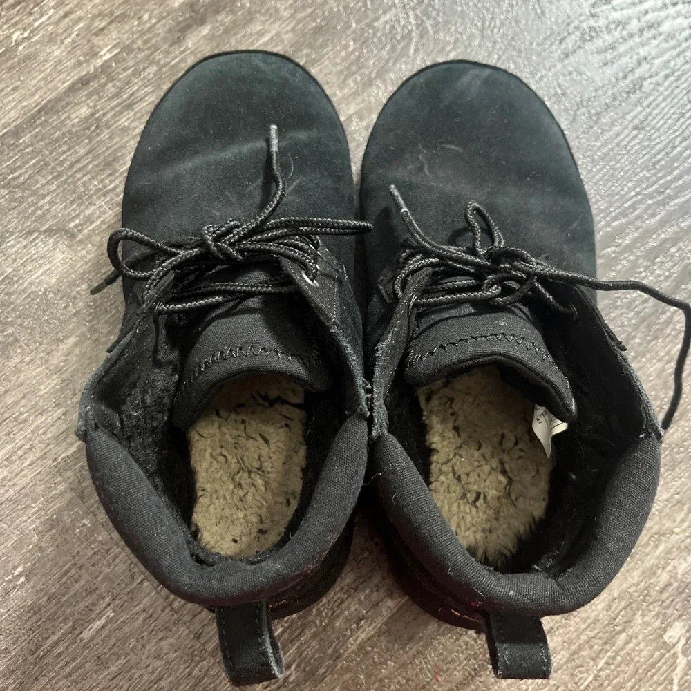 Koolaburra by Ugg Kids Black Suede Fur Lined‎ Lace Up Boots Size 4